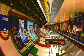 Des tunnels de métro façon couloirs de science fiction